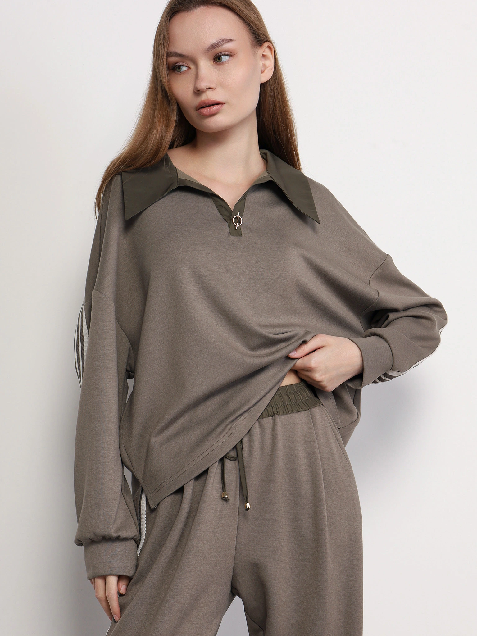 Джемпер свободного кроя с лампасами